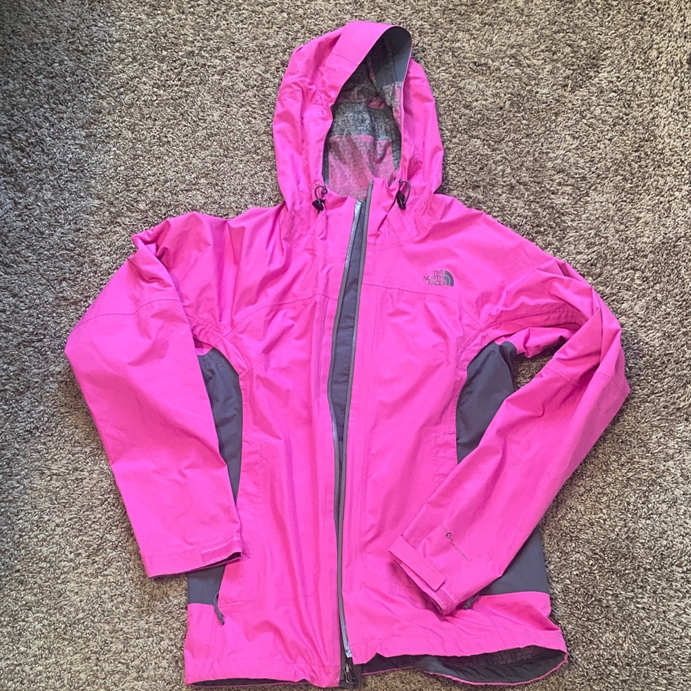❄️ 🐇 The North Face Bright Pink Hooded Shell with Gray Logo